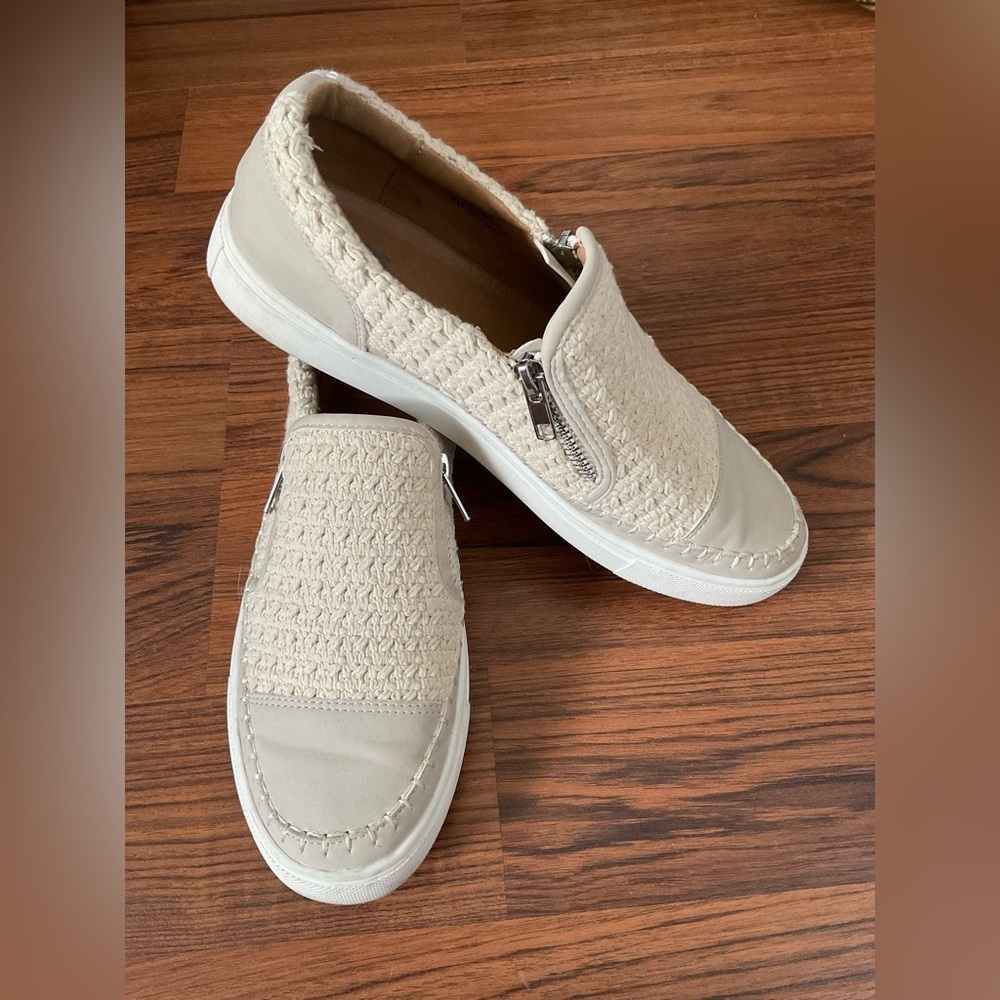 Dolce Vita Cream and White Textured Sneakers